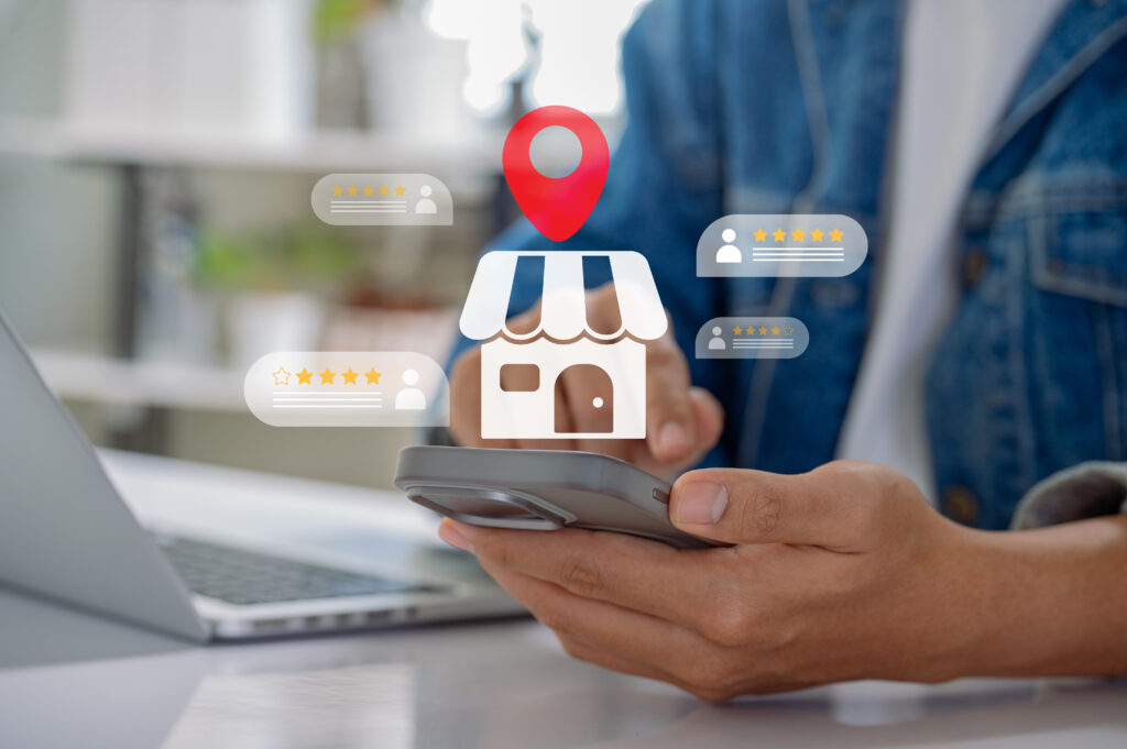 Mobile Gerät zeigt lokale Geschäftsrezensionen mit Sternebewertungen – symbolisiert digitales Marketing, lokale SEO und Kundenfeedback im Online-Geschäft